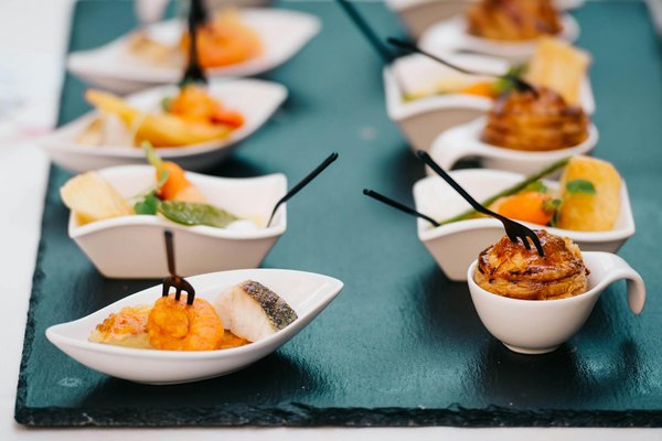 Idées de brochettes sucrées salées pour un apéritif d'été